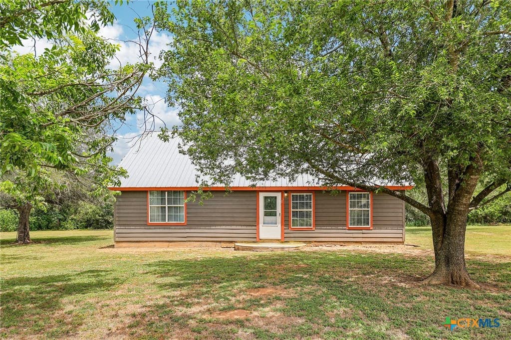 Photo of 122 Dodd Preston, Elgin, TX 78621 (MLS # 623122)
