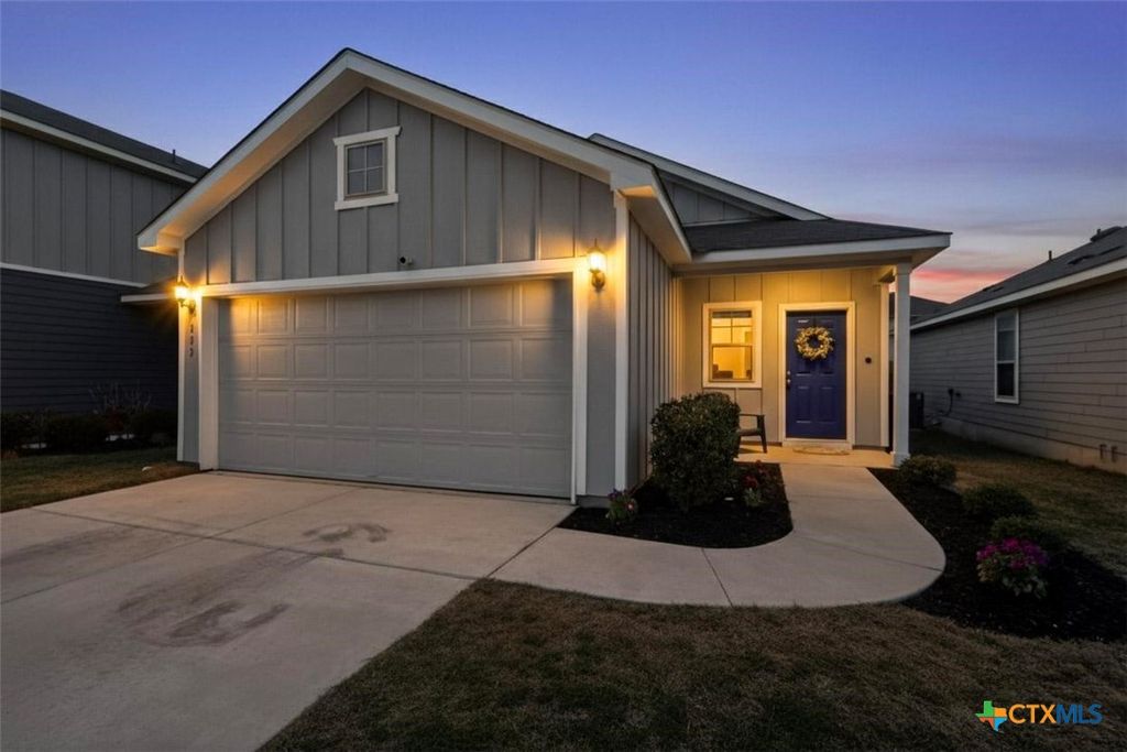 Photo of 429 Stone Water Lane, Jarrell, TX 76537 (MLS # 611209)