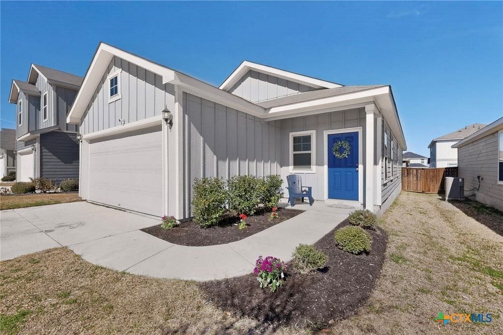 Photo of 429 Stone Water Lane, Jarrell, TX 76537 (MLS # 611209)