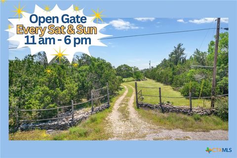 Photo of 700 Oak Grove Road, San Marcos, TX 78666 (MLS # 608570)