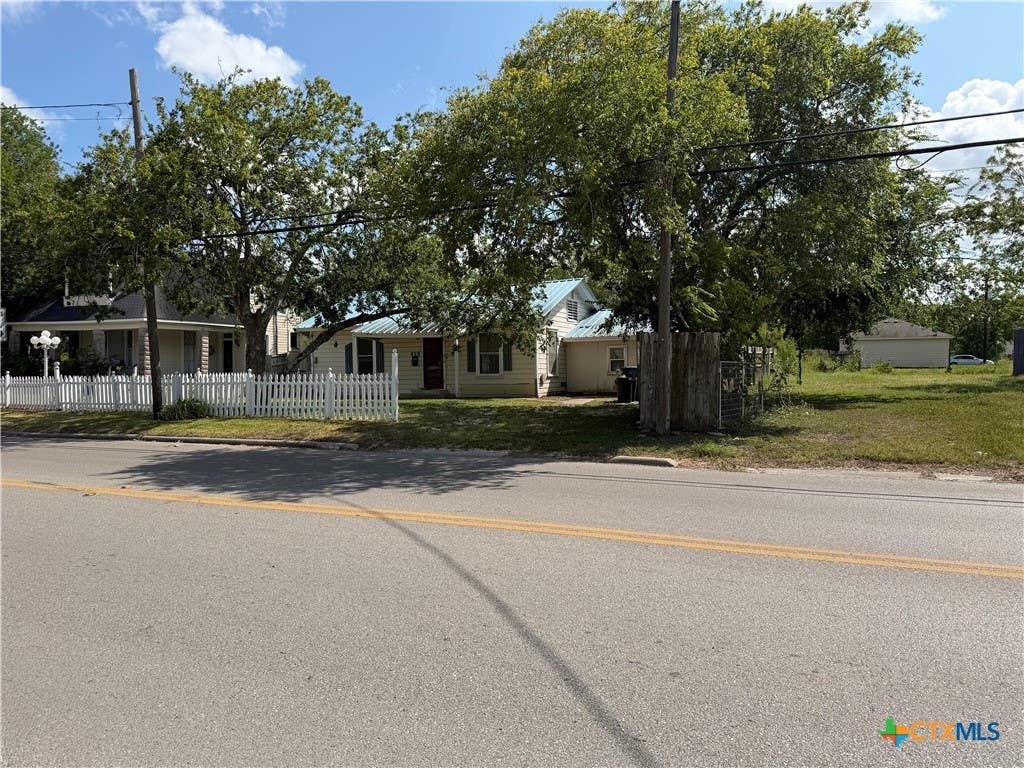 Photo of 415 S Virginia Street, Port Lavaca, TX 77979 (MLS # 621748)