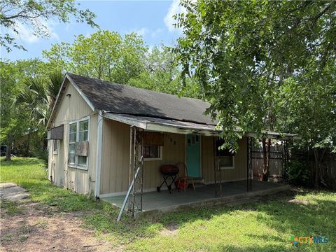 Photo of 1109 E Power Avenue, Victoria, TX 77901 (MLS # 612169)