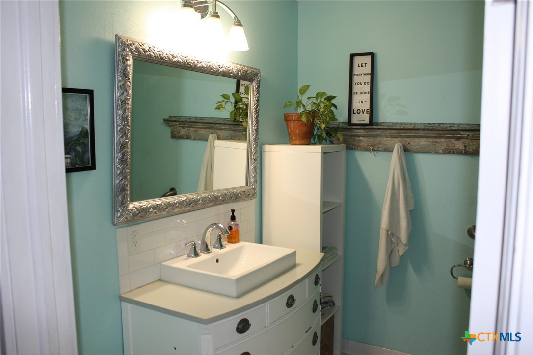 New Braunfels, Texas 78130, United States, 2 Bedrooms Bedrooms, ,2 BathroomsBathrooms,Residential,Pending,6355