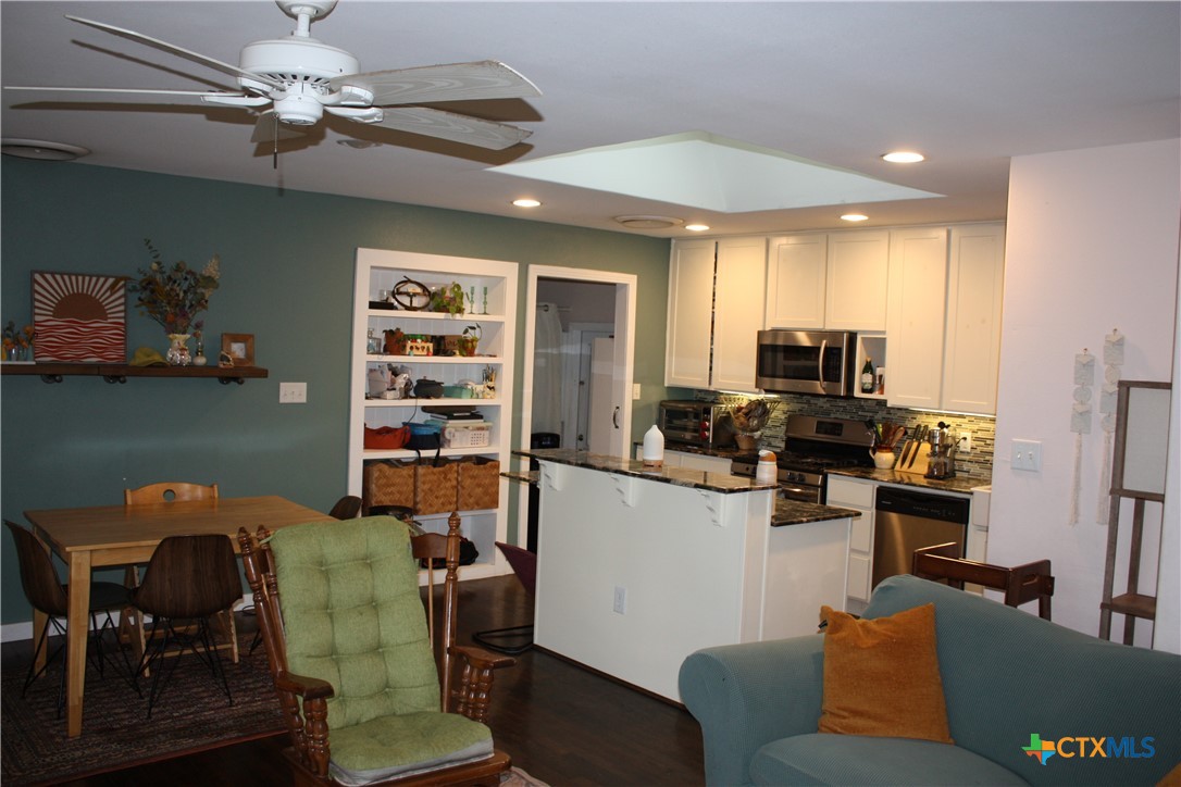 New Braunfels, Texas 78130, United States, 2 Bedrooms Bedrooms, ,2 BathroomsBathrooms,Residential,Pending,6355