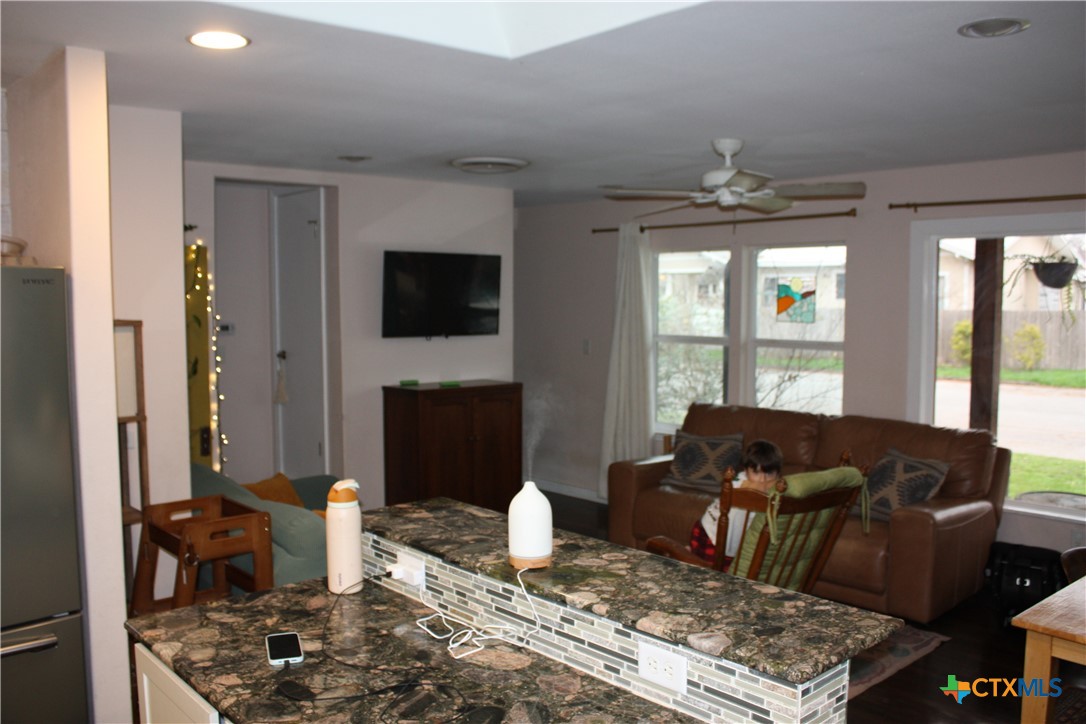 New Braunfels, Texas 78130, United States, 2 Bedrooms Bedrooms, ,2 BathroomsBathrooms,Residential,Pending,6355