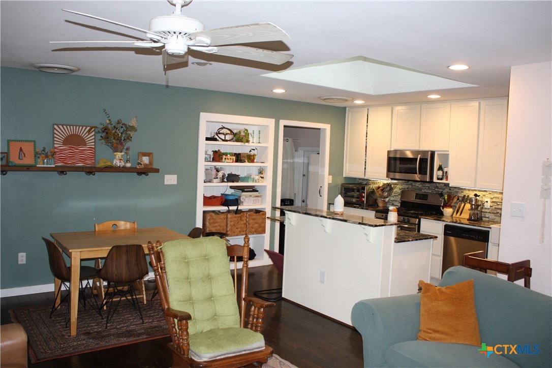 New Braunfels, Texas 78130, United States, 2 Bedrooms Bedrooms, ,2 BathroomsBathrooms,Residential,Pending,6355