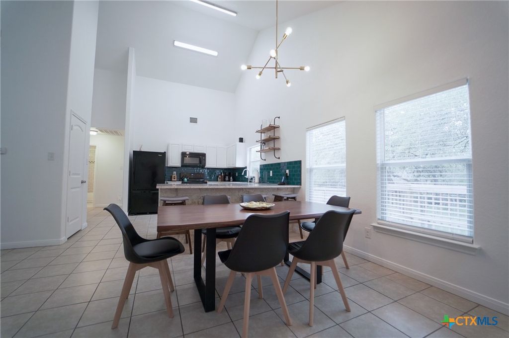 Photo of 685 Ridgerock Drive, Canyon Lake, TX 78133 (MLS # 609561)