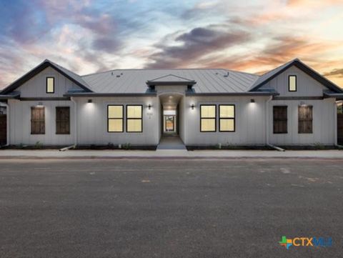 930 S Eagle Street 104 Fredericksburg TX 78624