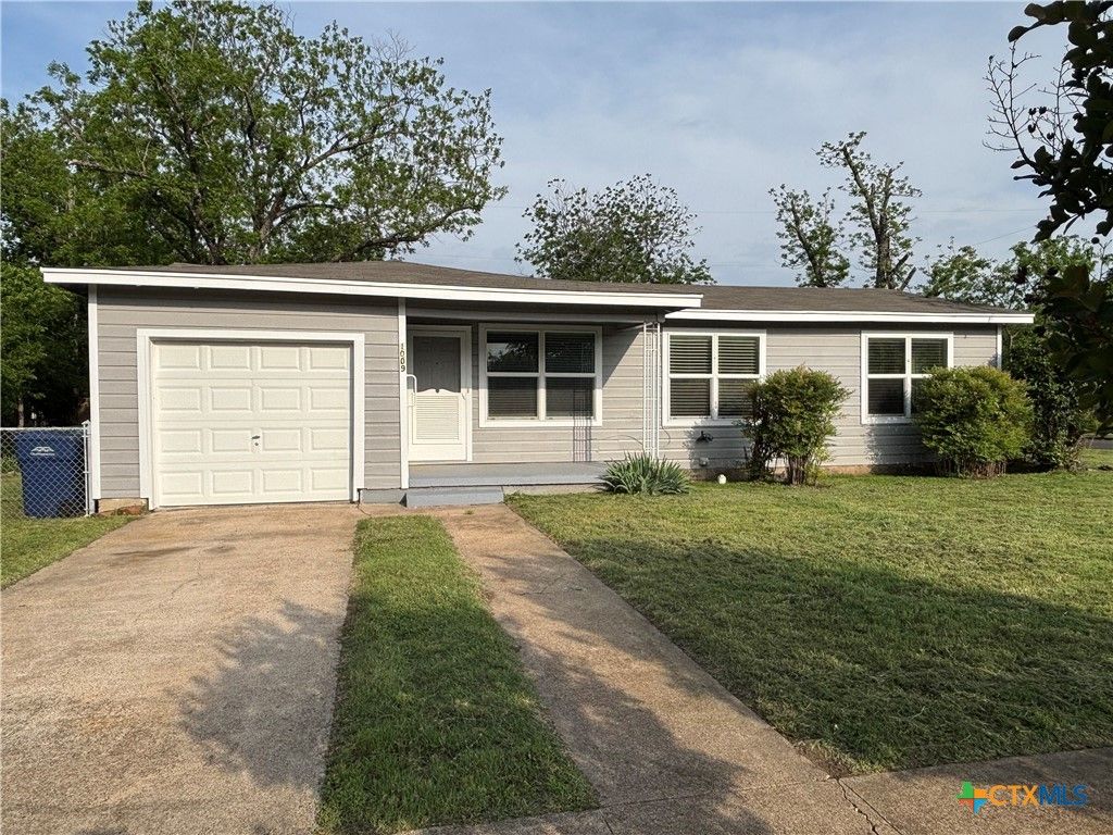 Photo of 1009 S 5th Street, Copperas Cove, TX 76522 (MLS # 610953)