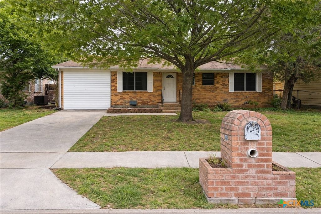 Photo of 607 S 1st Street, Copperas Cove, TX 76522 (MLS # 610510)