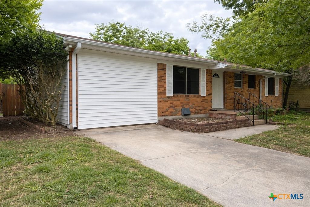 Photo of 607 S 1st Street, Copperas Cove, TX 76522 (MLS # 610510)
