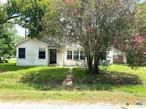 311 E Putnam Ganado TX 77962