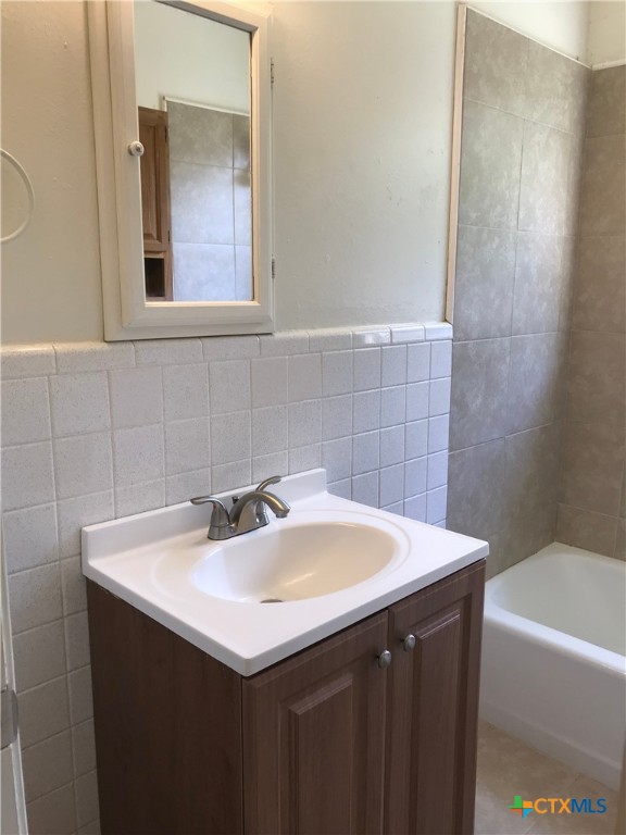 2716 Live Oak Drive