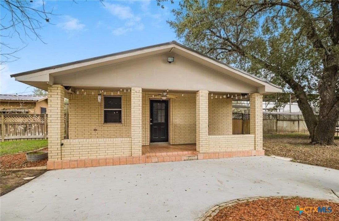 404 Glen Oaks Ln
