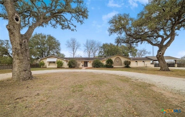 404 GLEN OAKS LN, CUERO, TX 77954 - Image 8e0c12c3da25d66afb27b25ce3f8025c/2593149727