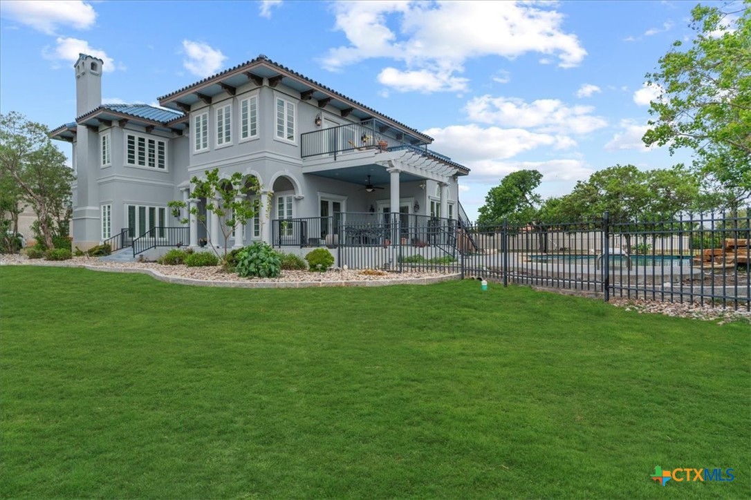 829 Kings Point Drive