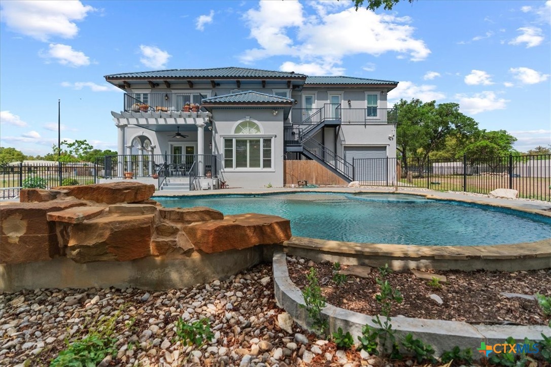 829 Kings Point Drive
