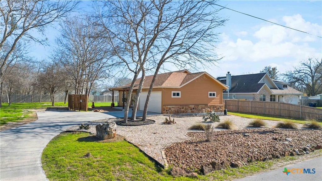 Photo of 890 Torrey Street, New Braunfels, TX 78130 (MLS # 628043)