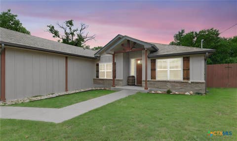 Photo of 1202 S Willis Street, Lampasas, TX 76550 (MLS # 621644)