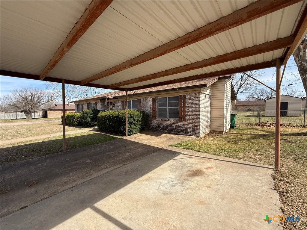 Photo of 801 Meadowlark Street, Hamilton, TX 76531 (MLS # 611002)