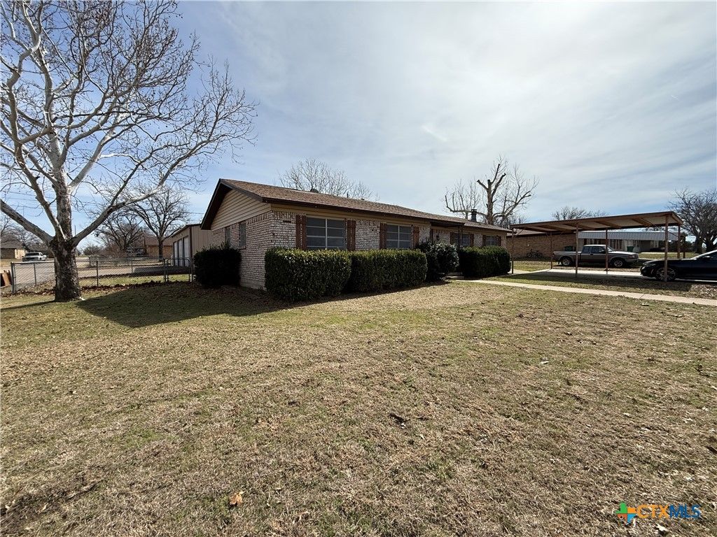 Photo of 801 Meadowlark Street, Hamilton, TX 76531 (MLS # 611002)