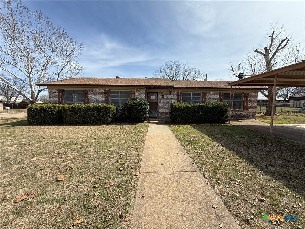 Photo of 801 Meadowlark Street, Hamilton, TX 76531 (MLS # 611002)