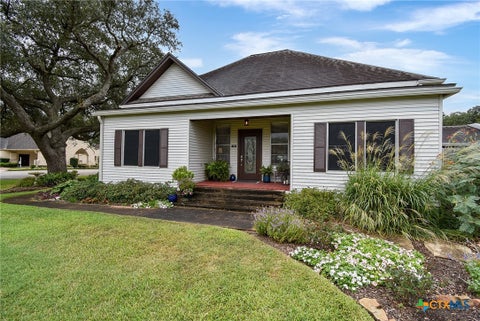 Photo of 401 Fahrenthold Street, El Campo, TX 77437 (MLS # 627177)