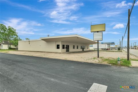 Photo of 2112 N Navarro Street, Victoria, TX 77901 (MLS # 613023)