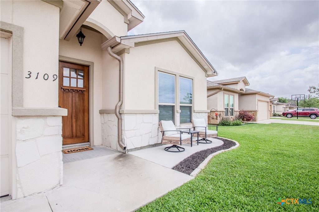 Photo of 3109 Lenora Drive, Victoria, TX 77901 (MLS # 610038)
