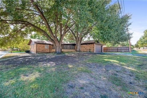 A home in Luling