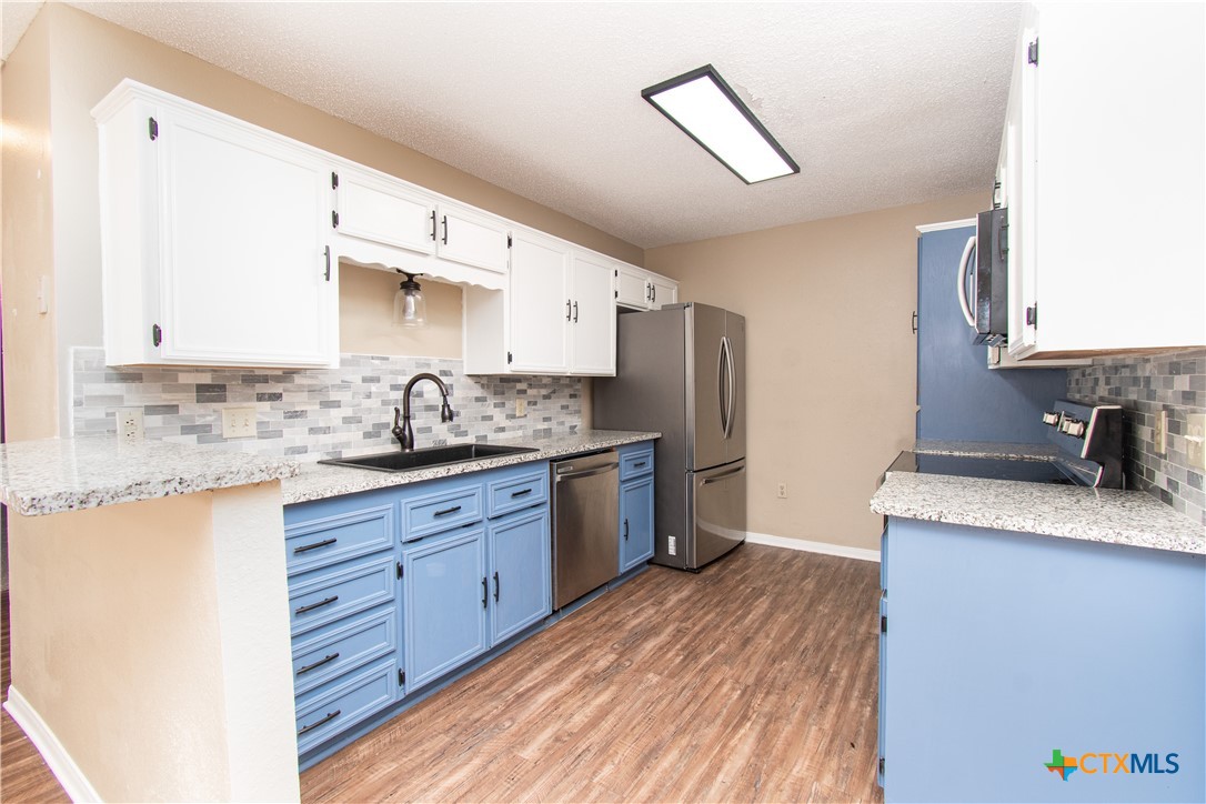 3002 Honeysuckle Circle