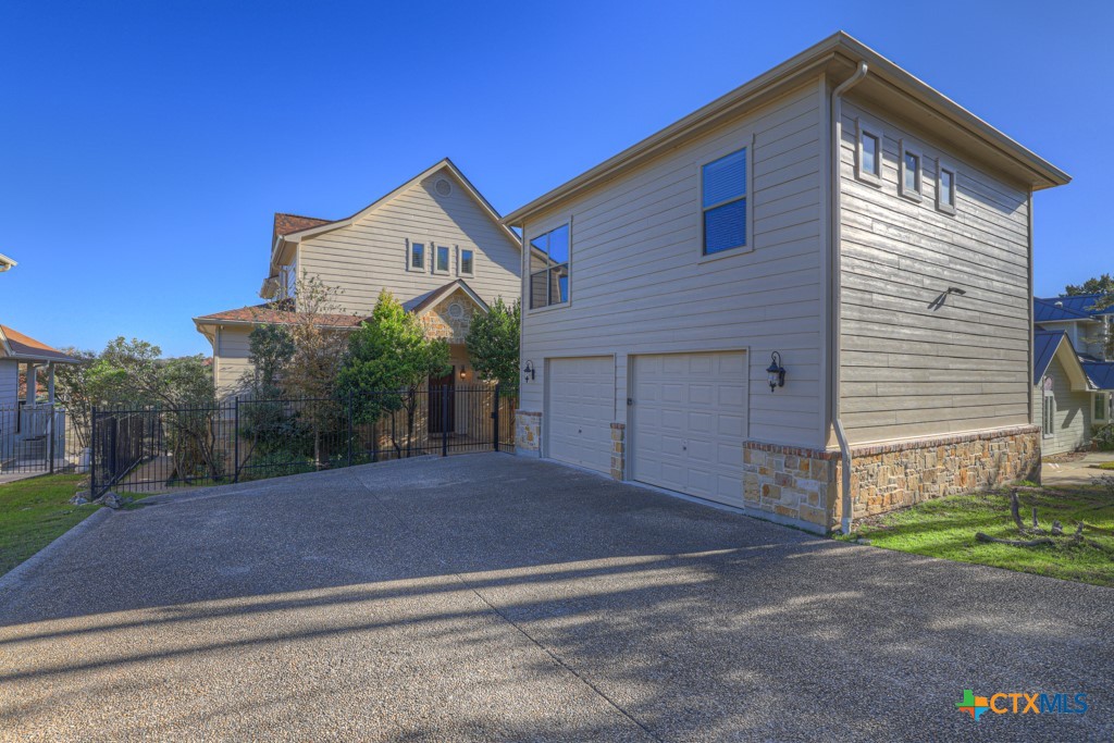 1745 W Lakeside Drive