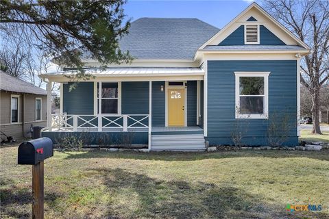 1019 W 4th Street Taylor TX 76574