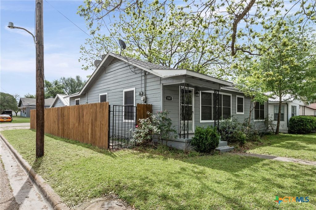 Photo of 1507 N Cleveland Avenue, Cameron, TX 76520 (MLS # 610252)