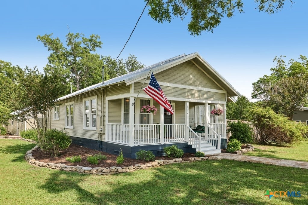 Photo of 117 N Main Street, Paige, TX 78659 (MLS # 616687)