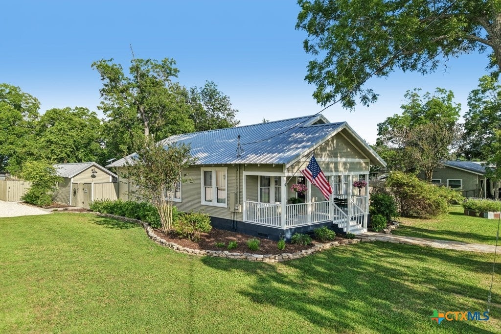 Photo of 117 N Main Street, Paige, TX 78659 (MLS # 616687)
