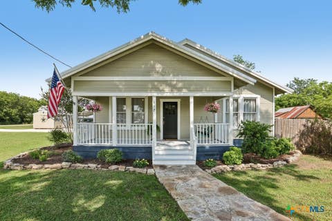 Photo of 117 N Main Street, Paige, TX 78659 (MLS # 616687)