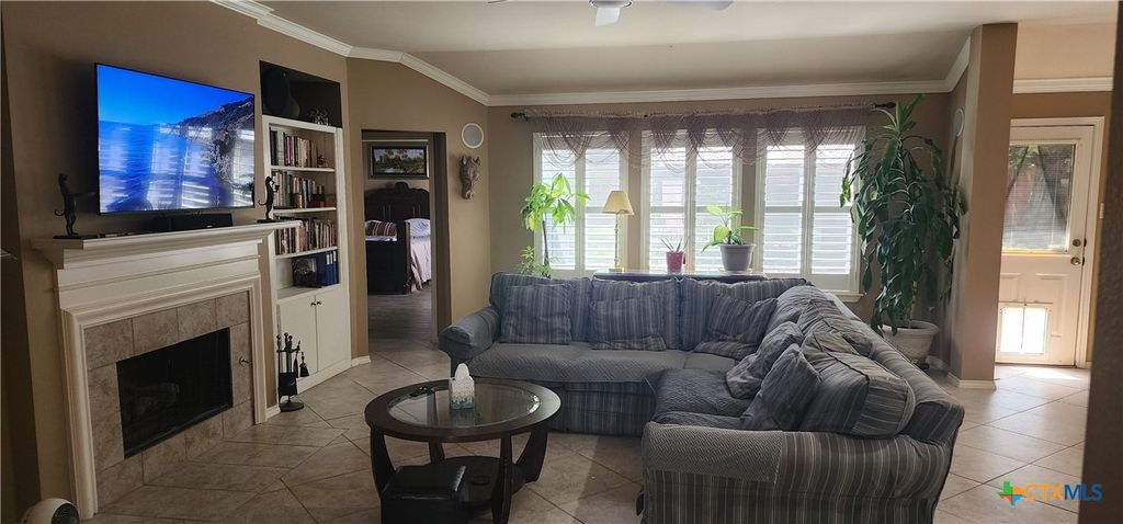 Photo of 213 Bending Oak, New Braunfels, TX 78132 (MLS # 611188)