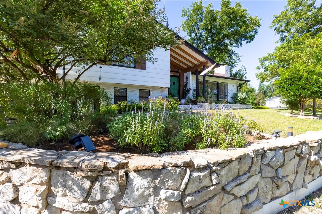 100 E Woodlawn Drive