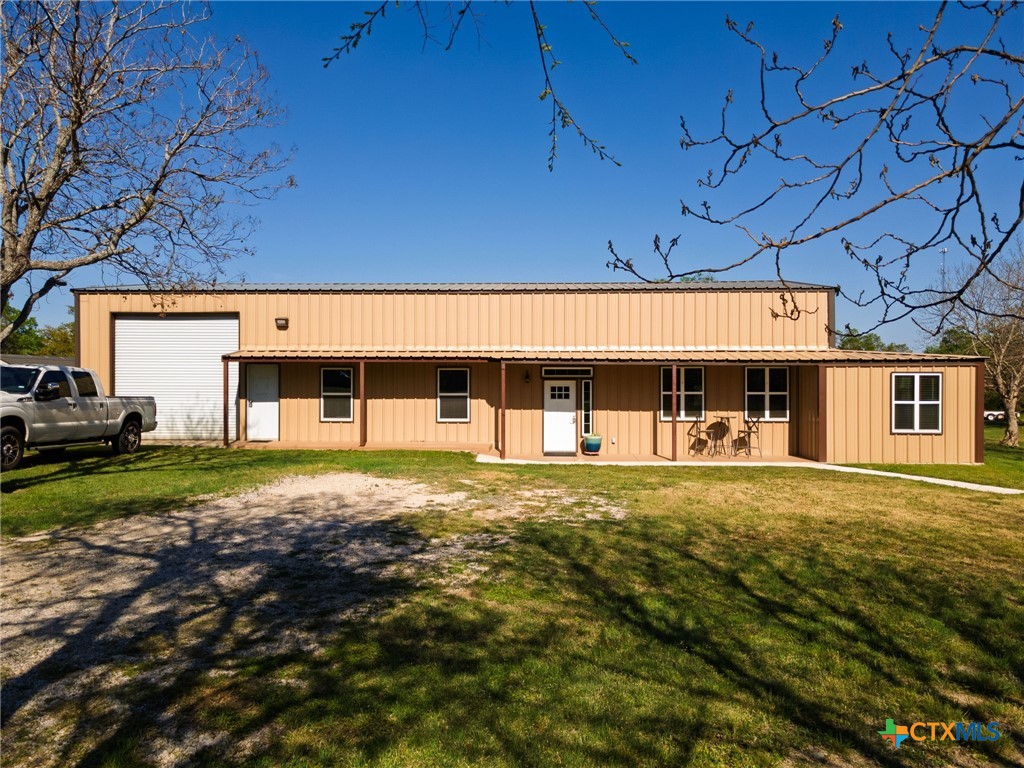 469 Whispering Oaks Loop