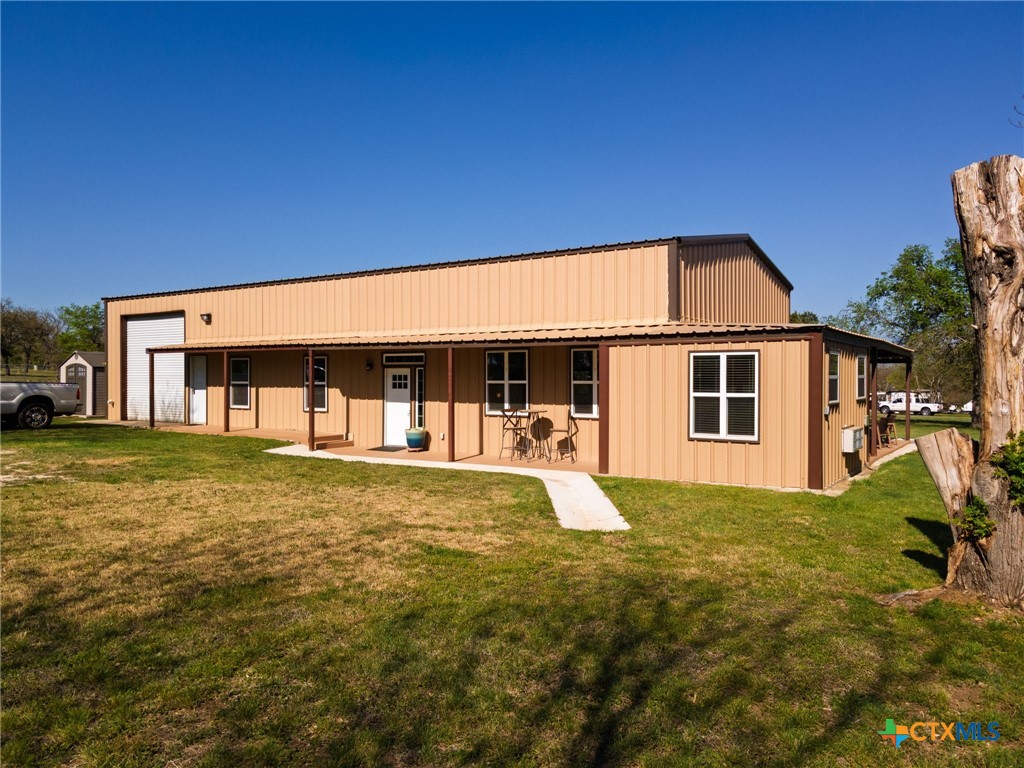 469 Whispering Oaks Loop