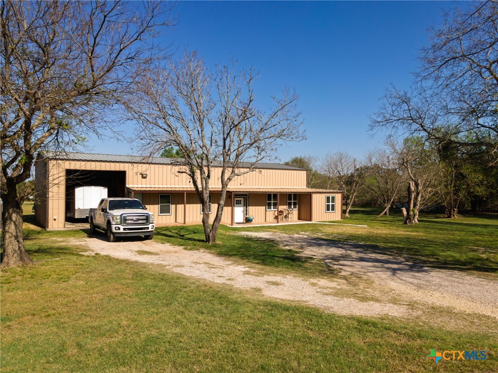 469 Whispering Oaks Loop