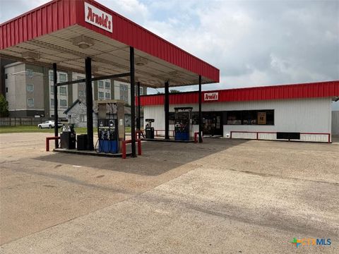 Photo of 3011 S Laurent Street, Victoria, TX 77901 (MLS # 612814)