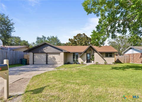 Photo of 613 Jackson Street, Edna, TX 77957 (MLS # 620263)
