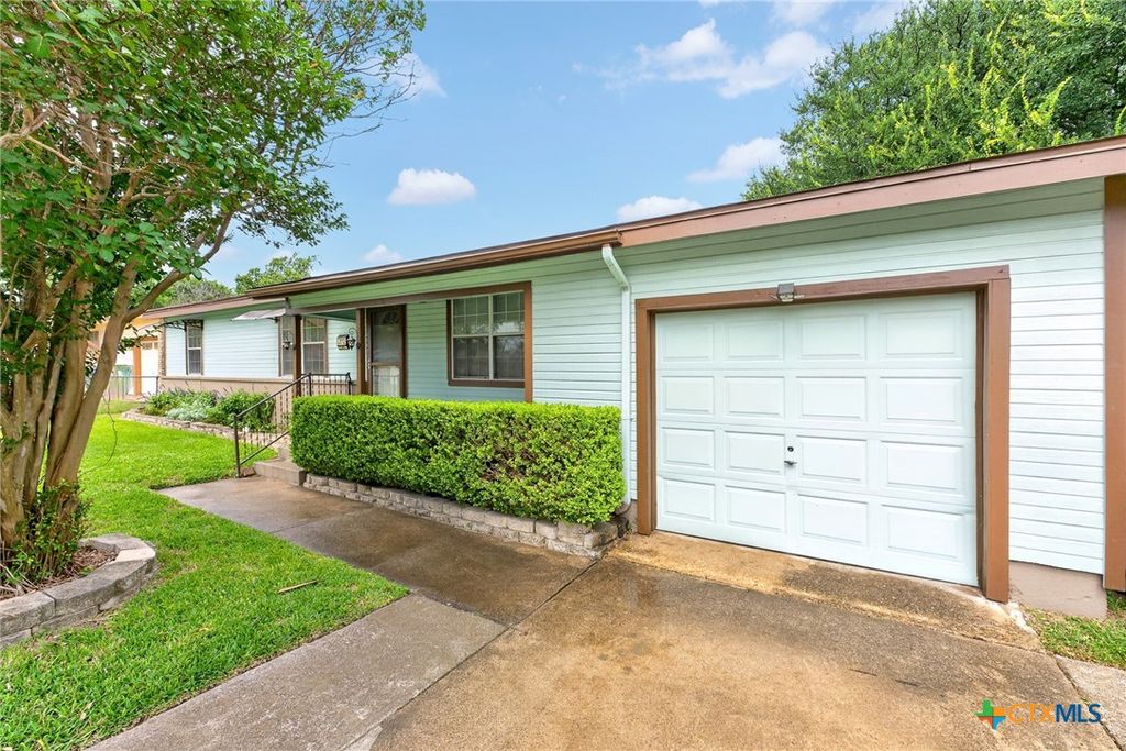 Photo of 2112 Liberty Street, Copperas Cove, TX 76522 (MLS # 616718)