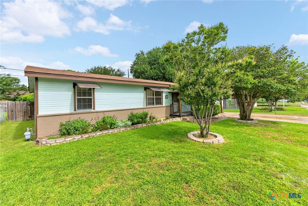 Photo of 2112 Liberty Street, Copperas Cove, TX 76522 (MLS # 616718)