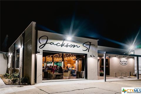 711 W Jackson Street El Campo TX 77437