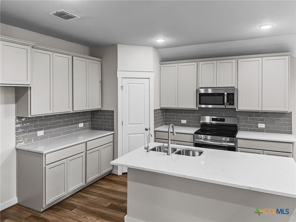 Photo of 916 Gray Cloud Drive, New Braunfels, TX 78130 (MLS # 628001)