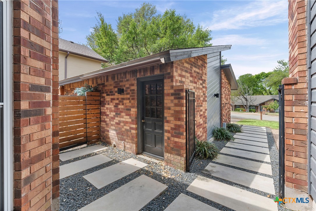 4305 Stonehill Court