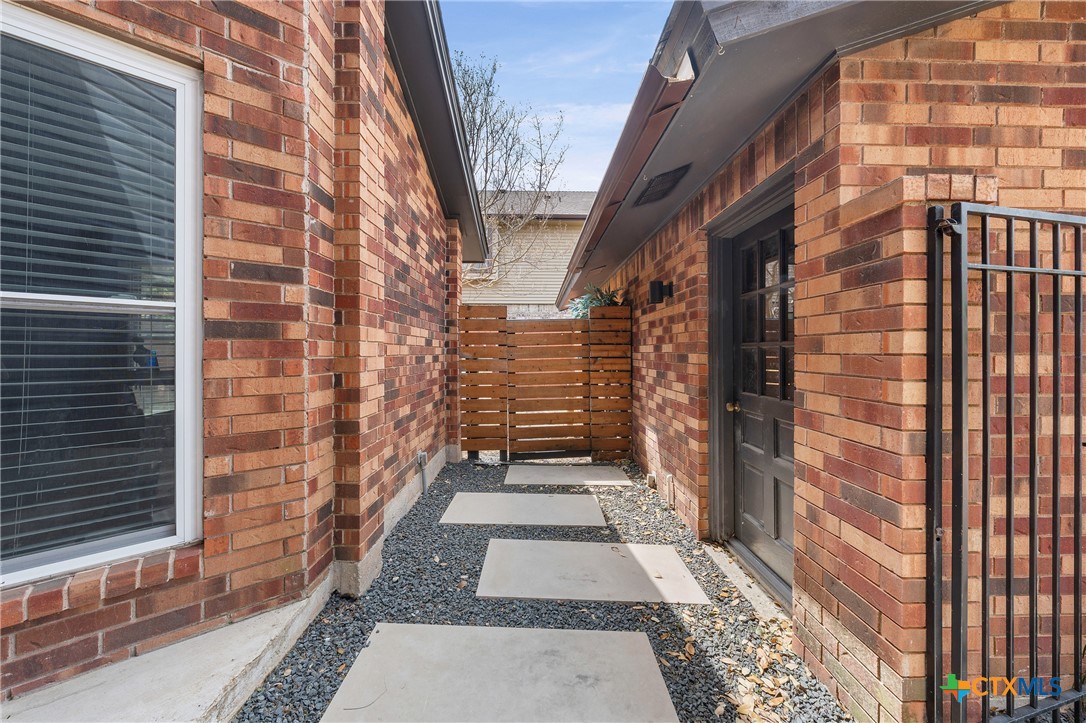 4305 Stonehill Court